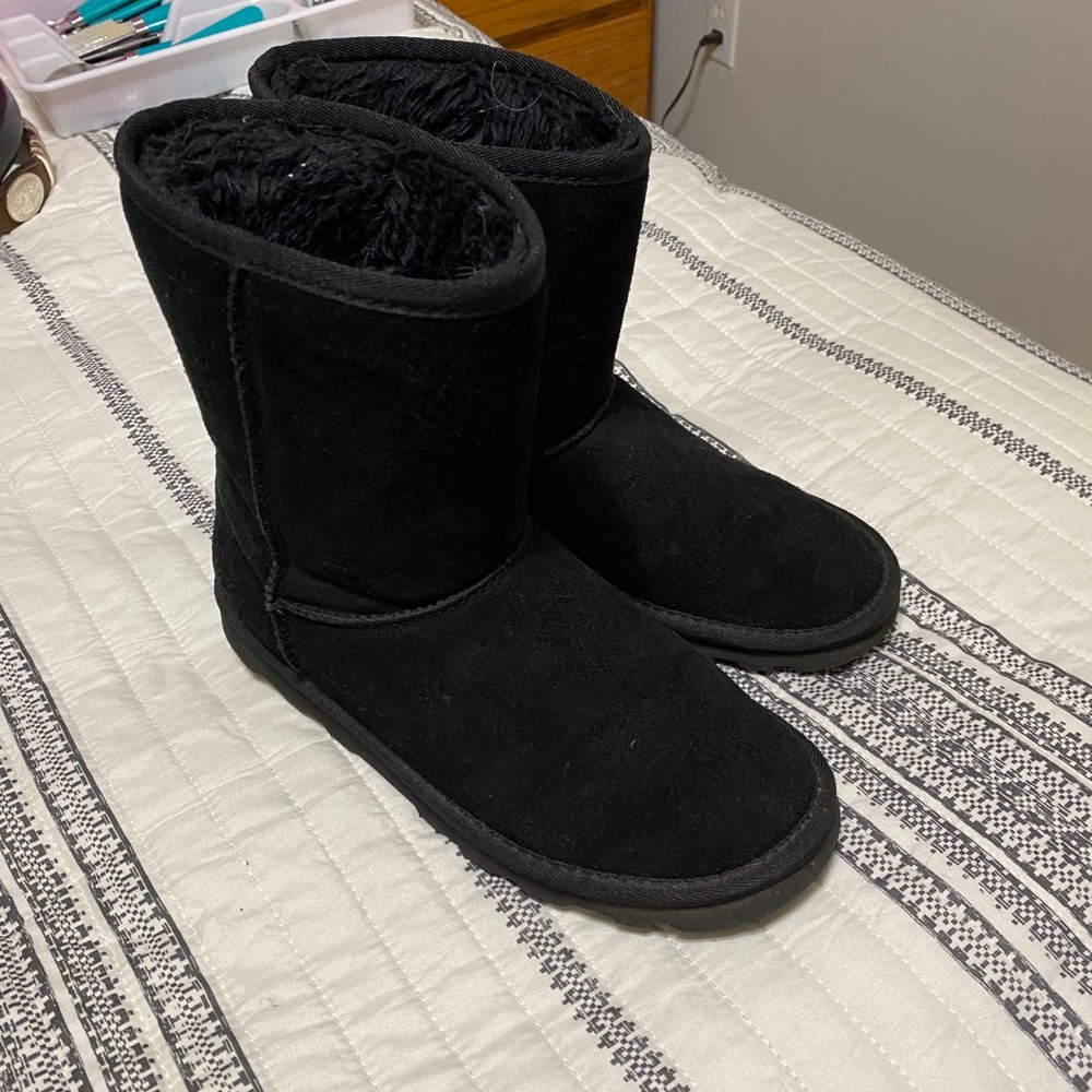 Time & Tru Fuzzy Boots
